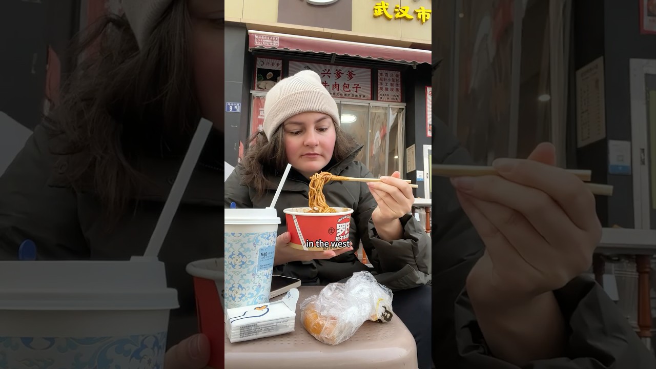 Chinese table manners 3 🍻 #lifeinchina #chineseculture #culturedifference #china #expat #lifeabroad