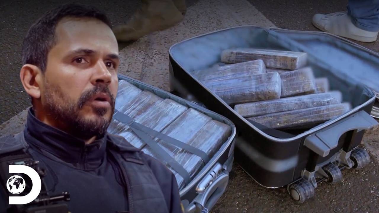 Descobrem droga no tanque de combustível de um caminhão | Operação Fronteira Brasil | Discovery