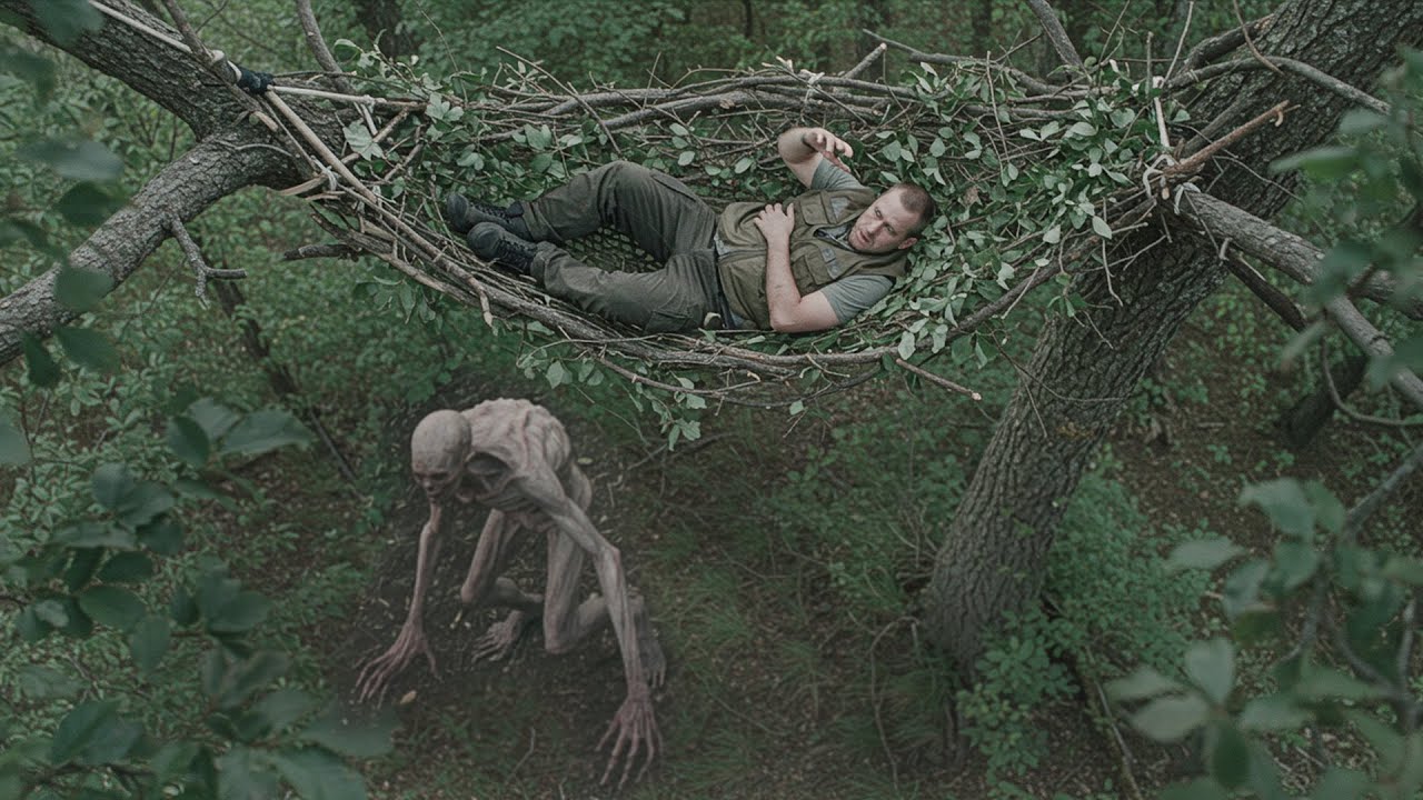 Reality Show de Homem Sozinho na Floresta Fica Sinistro, Quando uma Criatura Começa a Persegui-lo