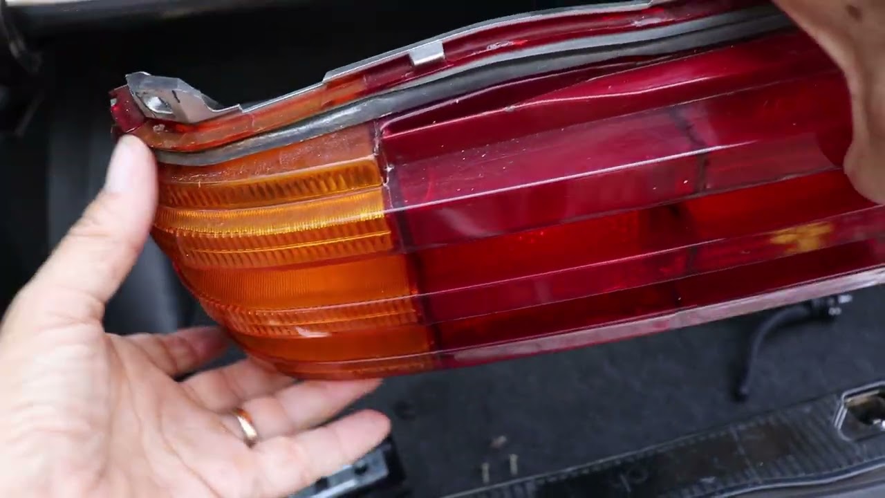 Mercedes - Benz W123 Tail light seal replacement, trunk seal replacement and rust repair