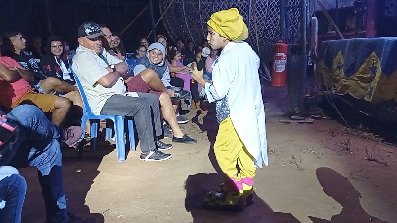 fui ver o palhaço sucatinha no  fuxiquinho circo show em araruna pb