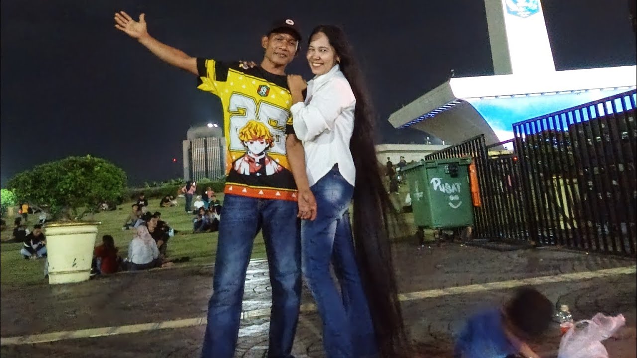 Nonton konser di monas