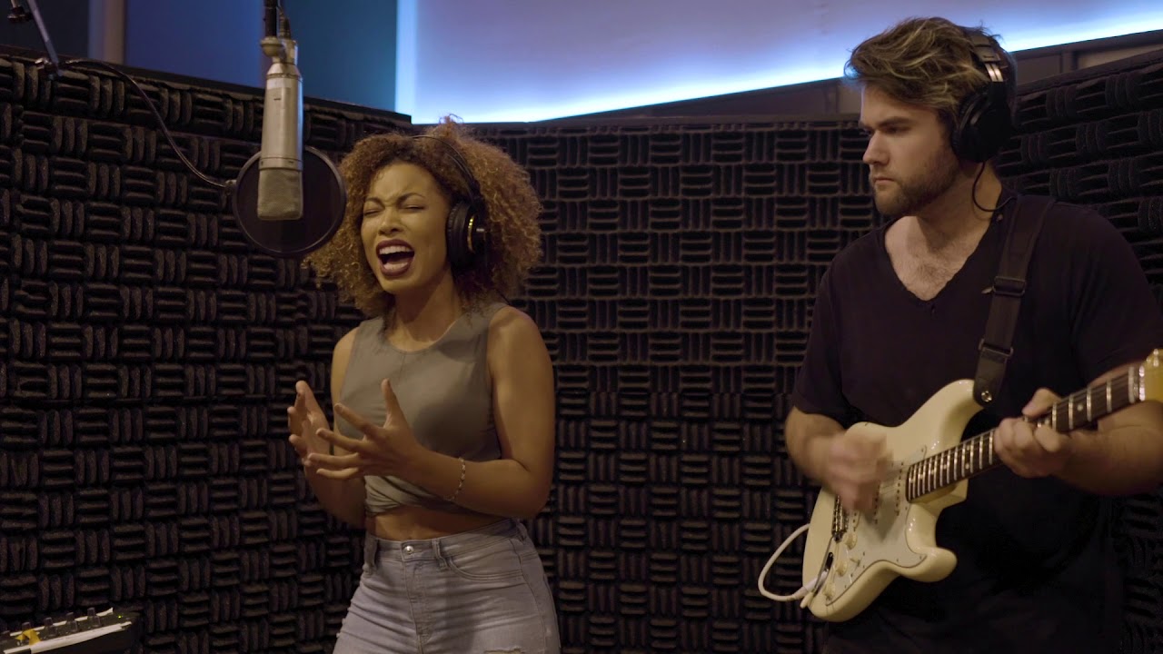 India Carney - Gangsta // The Chain LIVE