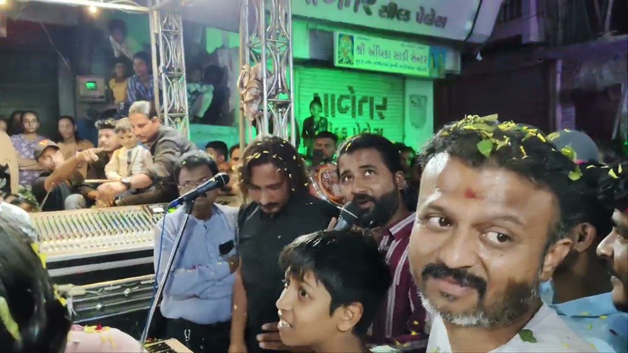 Kohinoor band umreth (outstanding performance) (chal chaiyya chaiyya) (singing) (maksud & makbul