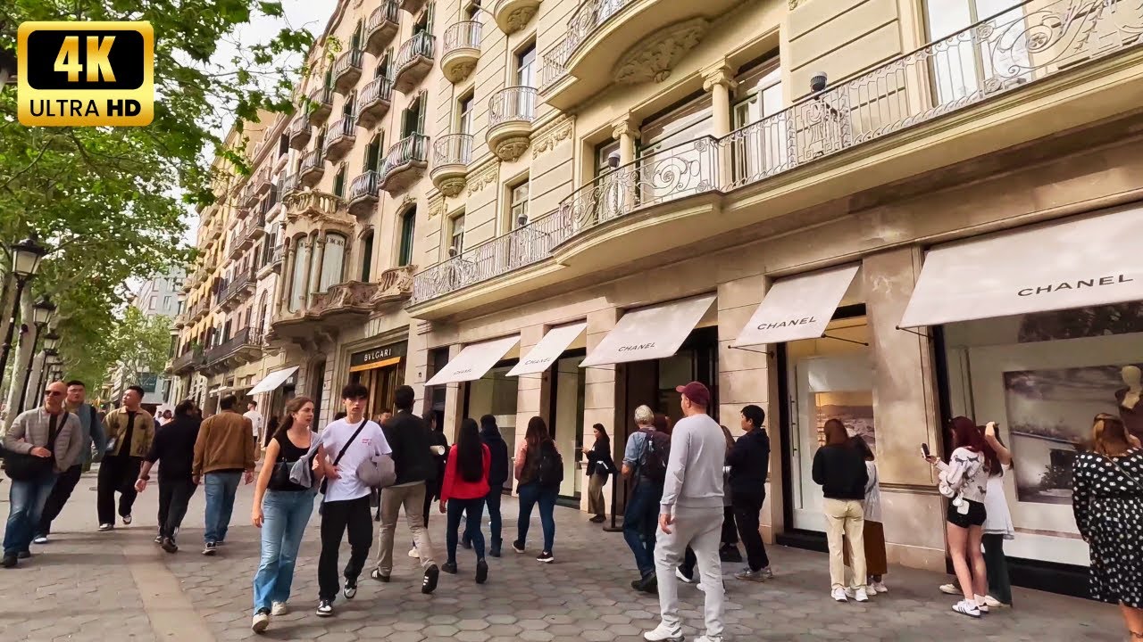 Walking Tour in Central Barcelona: ⭐ Passeig de Gràcia - a street of luxury shops [4K]