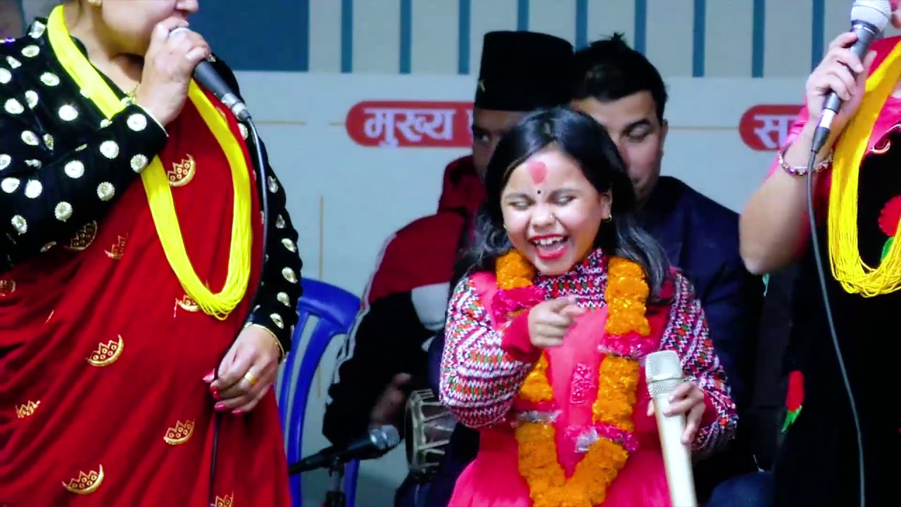 आच्छु आच्छु पारिन Kamala Ghimire ले एक्लै ४ जाना संग भिडीन Live Dohori मा