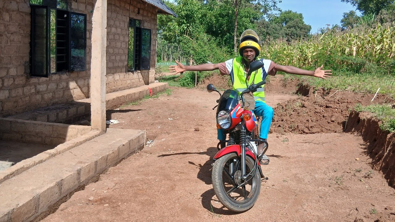 FINALLY GOD MADE IT!!! FIRST TIME UNWRAPPING MY NEW MOTORBIKE!!!! am not believing!!!