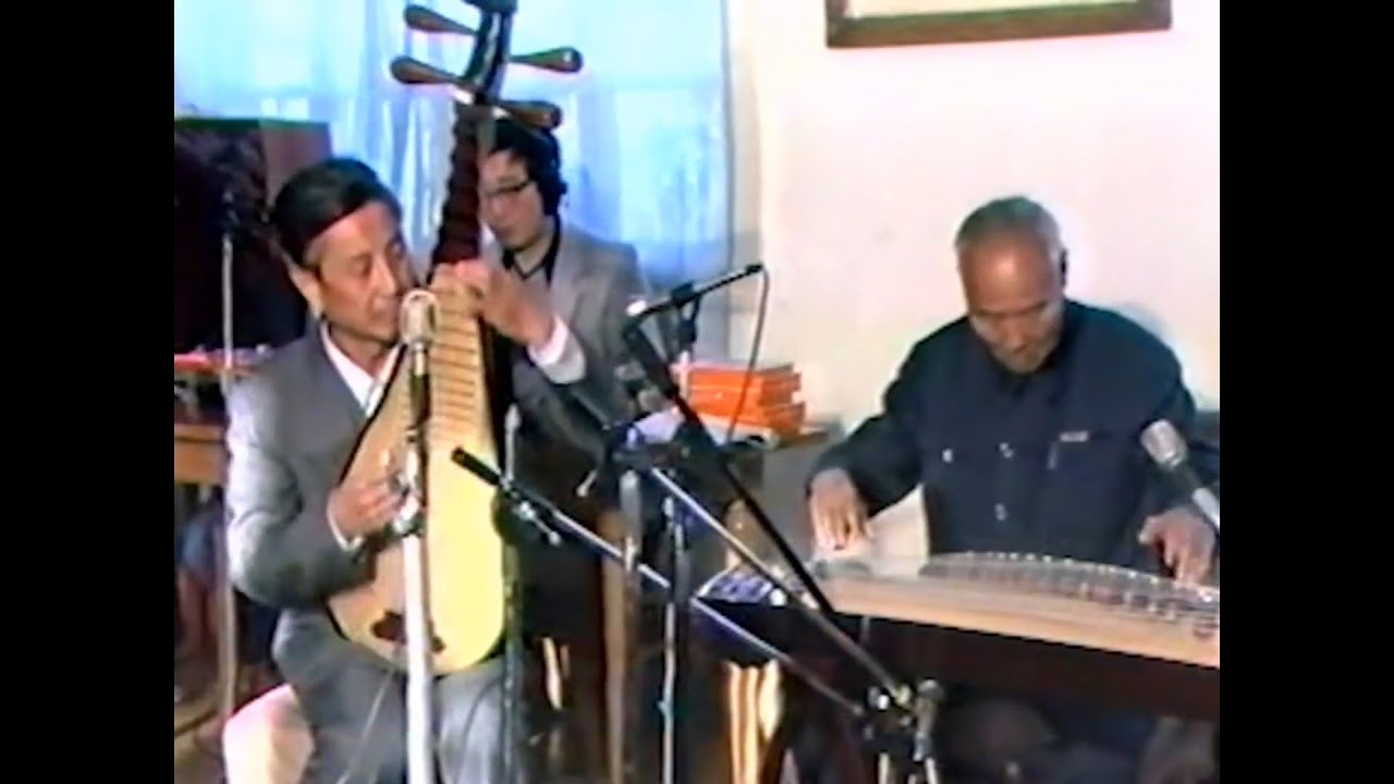 Chinese guzheng 古筝 player Cao Zheng 曹正 plays 