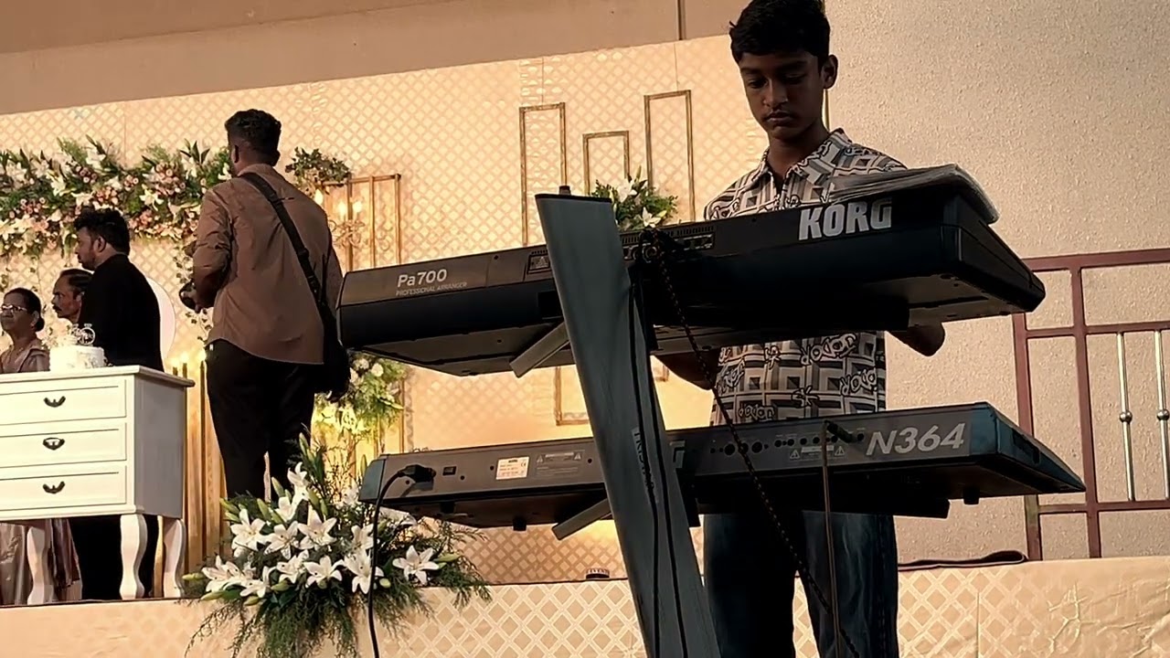 Puthumazha |Sarvam Maya | Live by Leon Jiju.