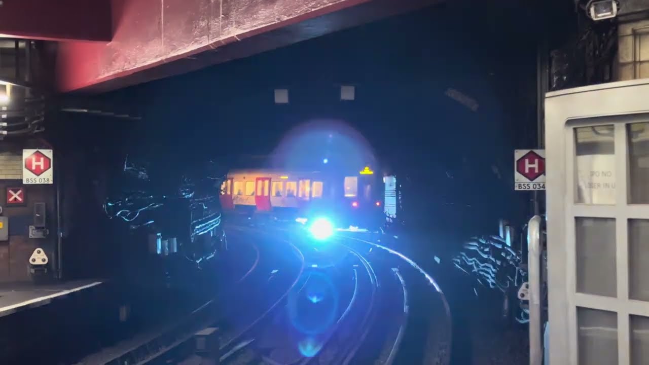 London Underground Circle and Hammersmith & City Line Trains Arcing Through Baker Street Junction!