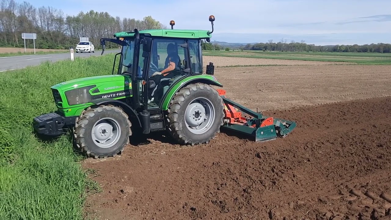 Deutz Fahr 5080 D KEYLINE - Cultivating the Fields