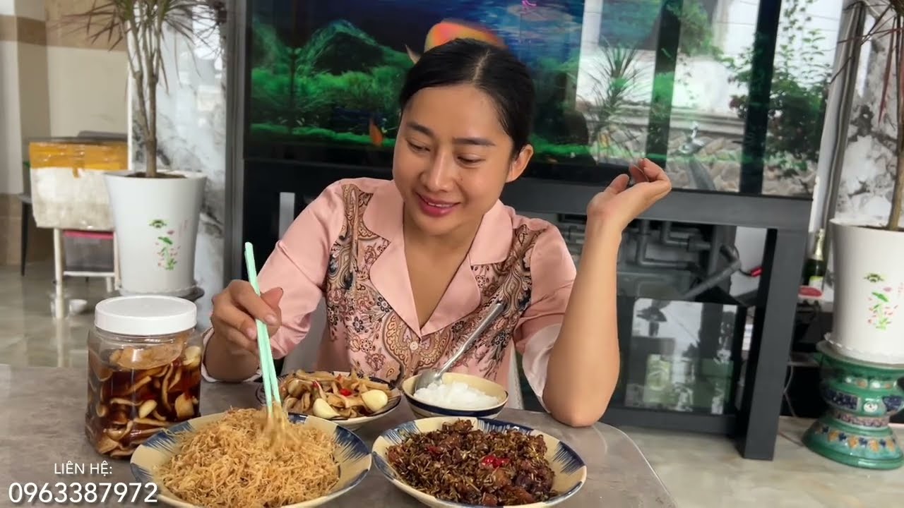 Thịt Rim Sả Cháy Cạnh Ăn Với Cháo Trắng Chà Bông 