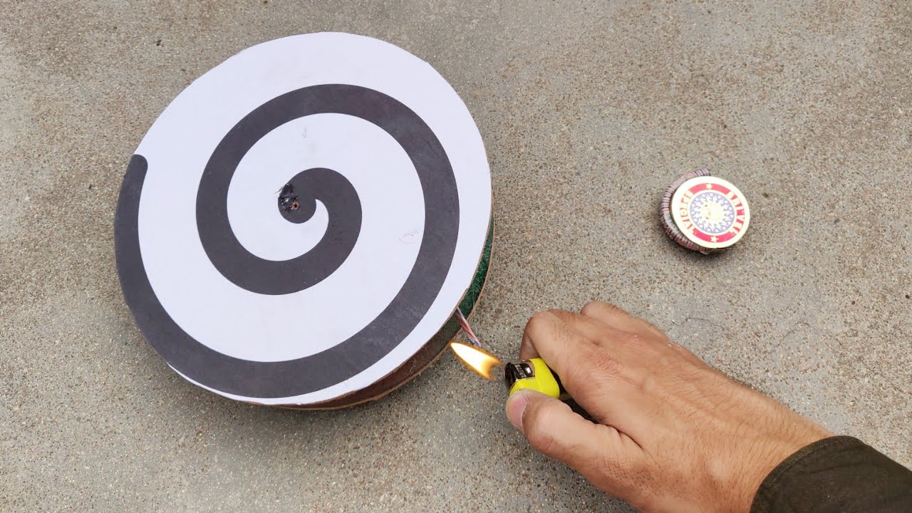 घर पर पड़े खाद से बनाओ सबसे देर तक चलने वाला चकरा !! How To make Biggest Diwali Chakari At Home