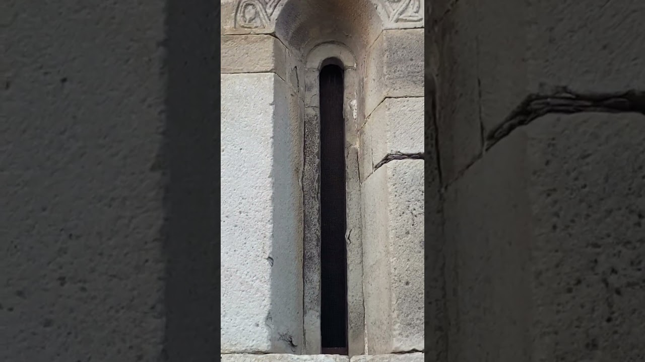 Pieve romanica a Lucca - Lammari Chiesa di San Cristoforo con dipinto e architravi romanici.