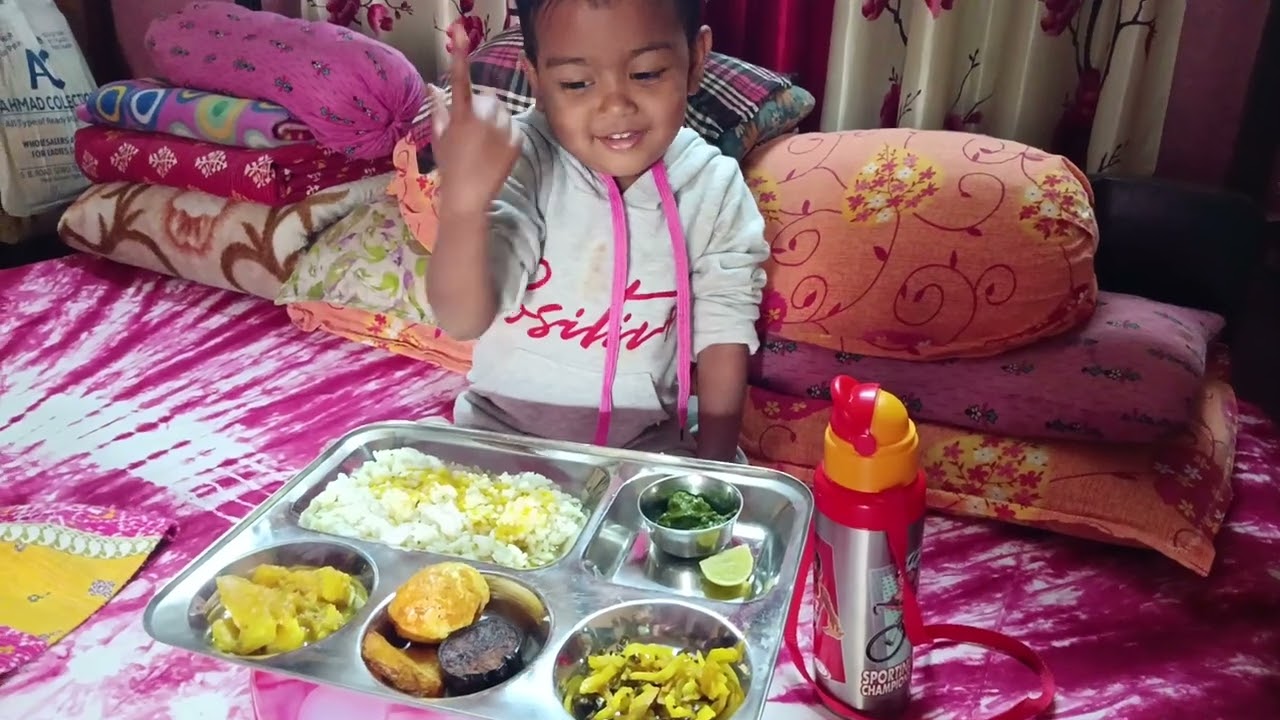 Amar sonar lunch thali tomader sathe share korlam. Kamon laglo janio bondhura.