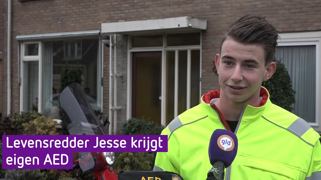 Jonge levensredder Jesse krijgt AED