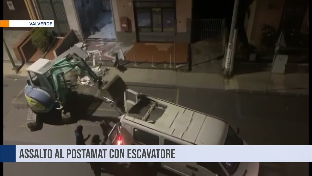 Valverde ( ct).  assalto al postamat con escavatore