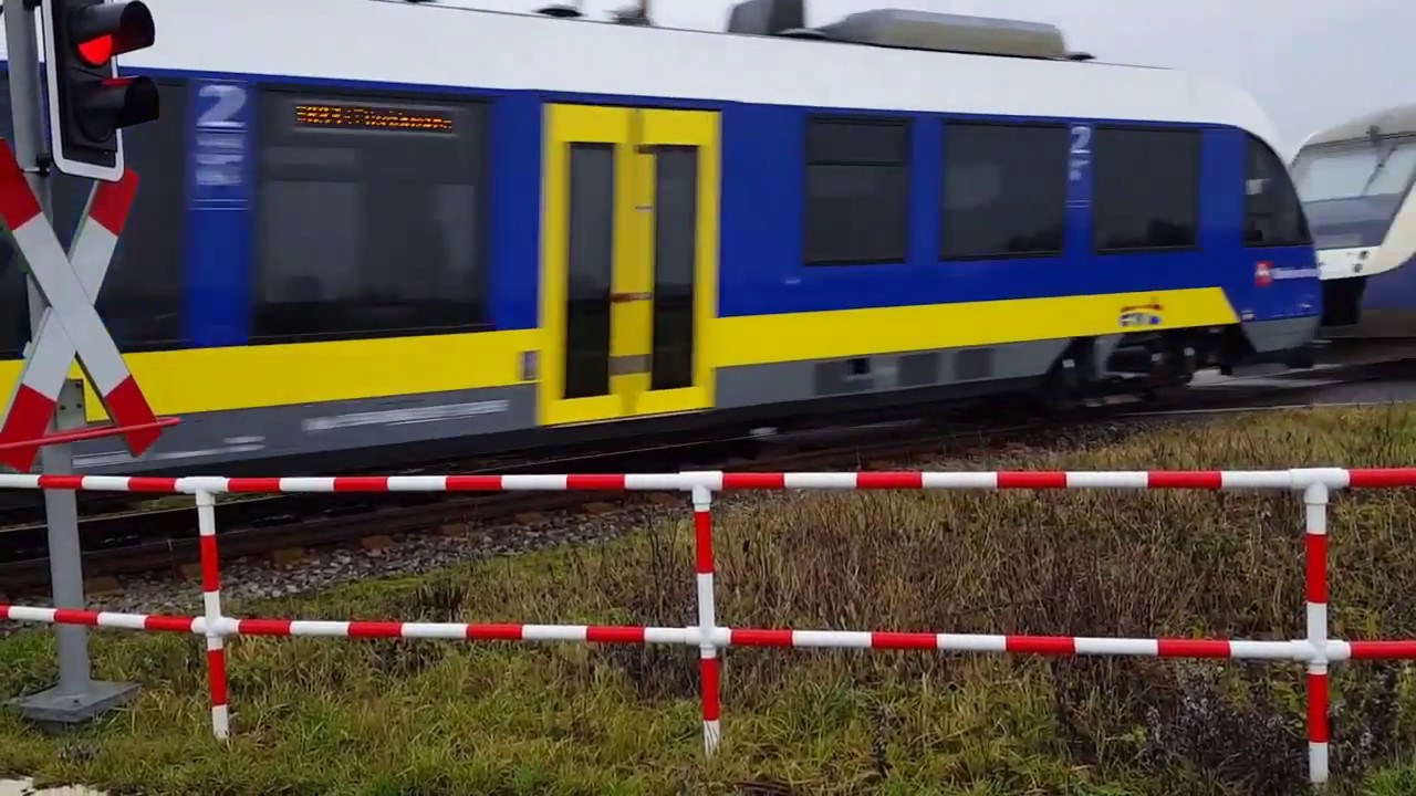 5x Bahnübergang von Bremerhaven bis Nordholz railroad crossing-Spoorwegovergang