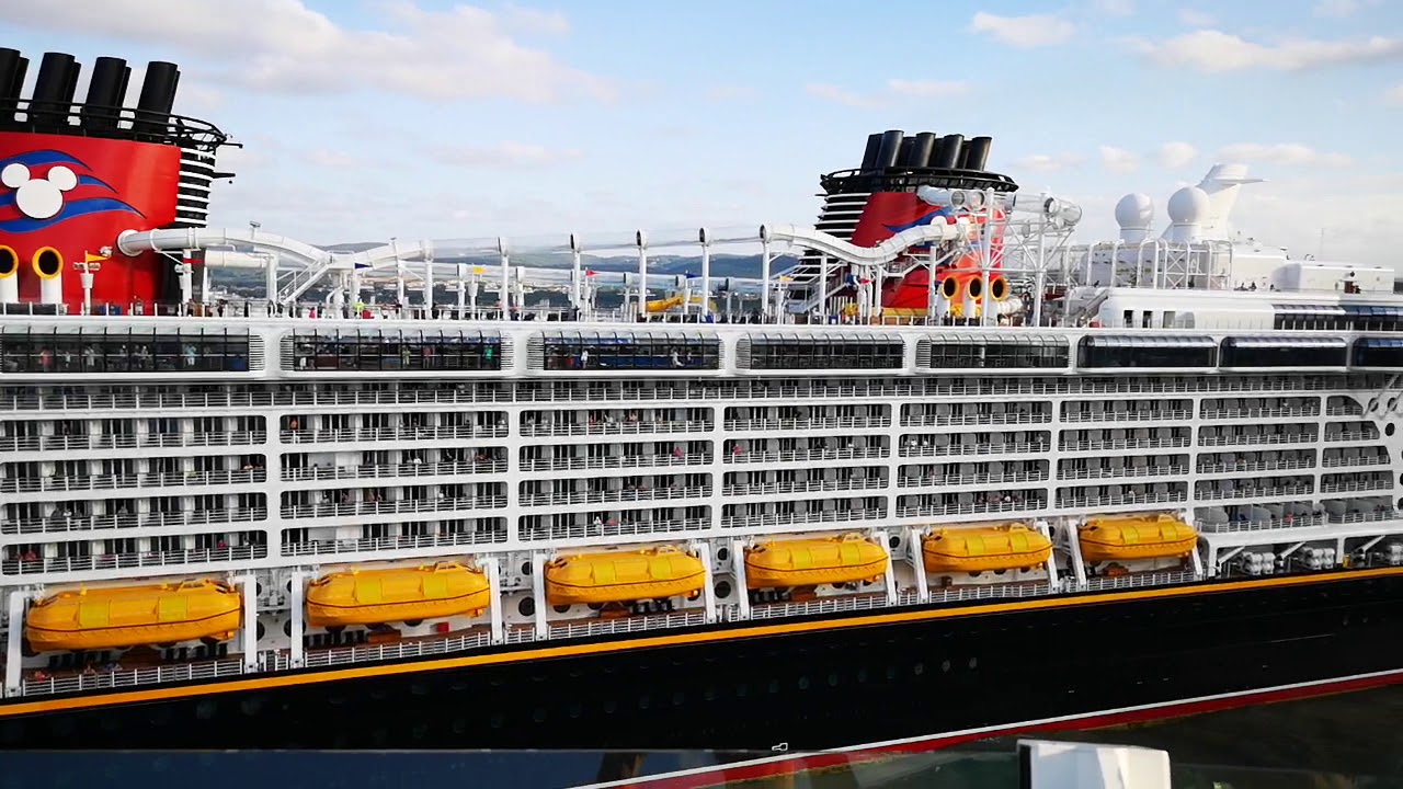 Disney Fantasy Horn Battle with Oasis of the Seas