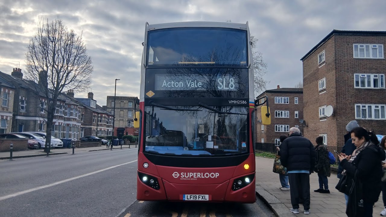 Short SL8 Journey on Metroline VWH2586 | LF19 FXL