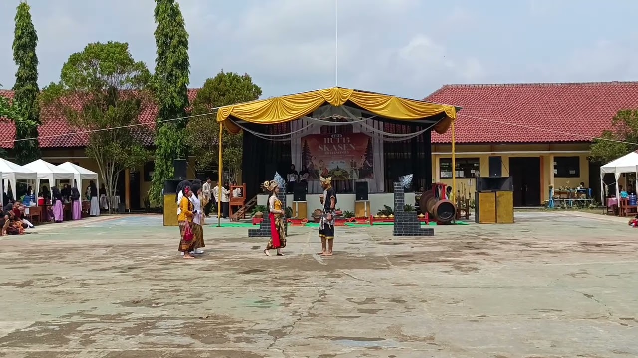 ASAL USUL BANYUWANGI KELAS XI AK 4
