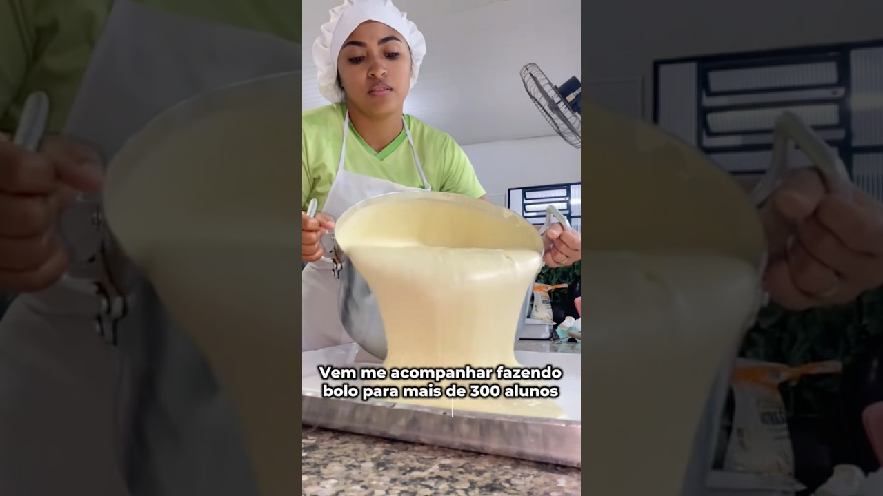 FAZENDO BOLO PRA MAIS DE 300 ALUNOS cr&eacute;ditos: tiadamerenda #escola #comida #bolo #receita