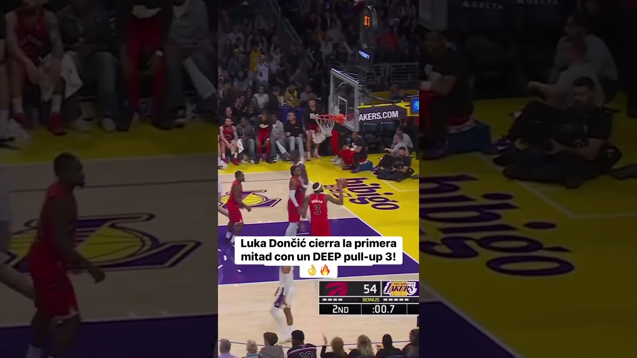 Luka Dončić se va al descanso con un DEEP pull-up 3! 🎯