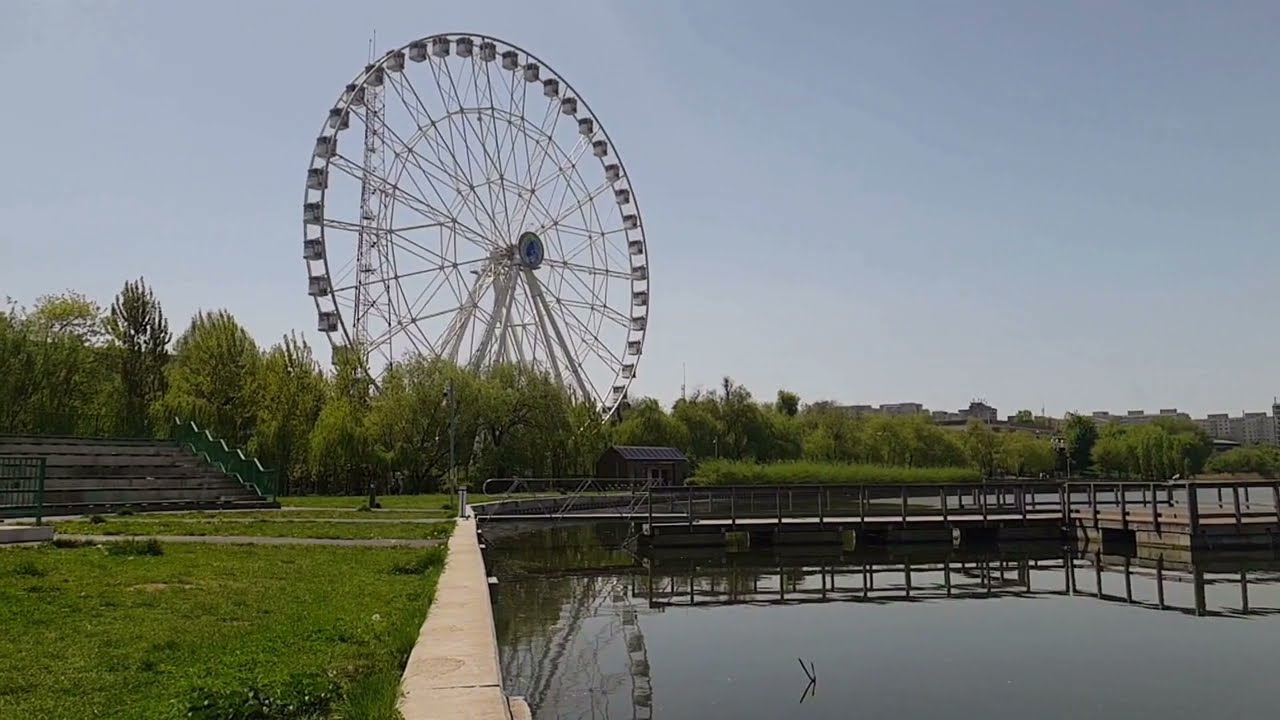 Parcul Tei din Bucuresti -  cea mai inalta roată de agrement din România