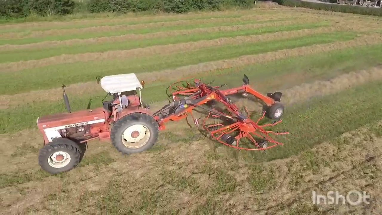 INTERNATIONAL 1046 | KUHN | RAKING HAY |  CLASSIC TRACTORS | 2022