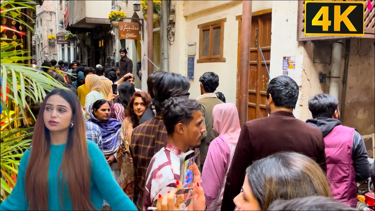 Lahore 🇵🇰 Valentine’s Day Vibes | Energetic Street Walk in 4K