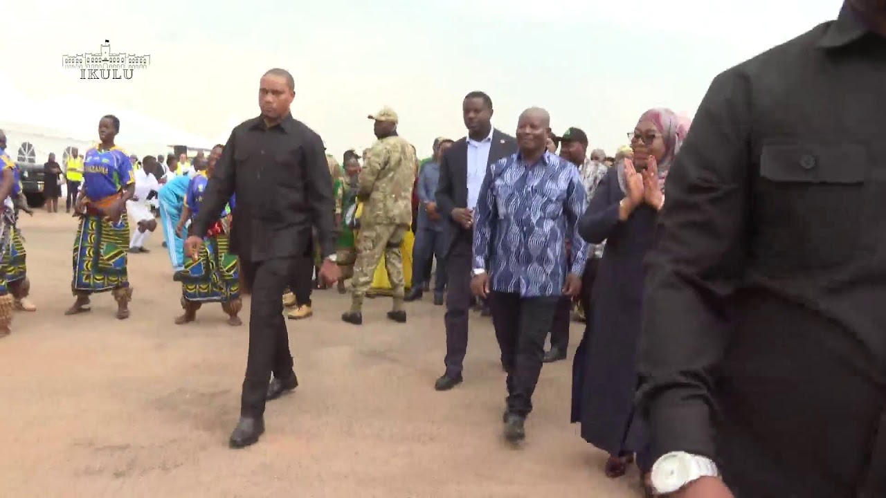 RAIS DKT. SAMIA AKIWASILI KATIKA UWANJA WA NDEGE WA SONGEA KWAJILI YA KUANZA ZIRA YAKE YA KIKAZI …