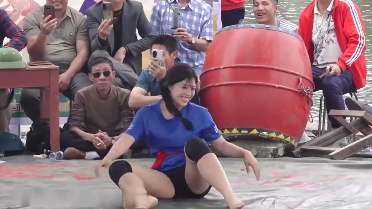미녀 레슬링 선수가 남자들에게 도전합니다 2. 레슬링에서 신체 접촉은 불가피합니다. 재밌게 보셨다면 좋아요, 즐겨찾기, 공유 부탁드립니다. 계속해서 업데이트하겠습니다. 감사합니다!