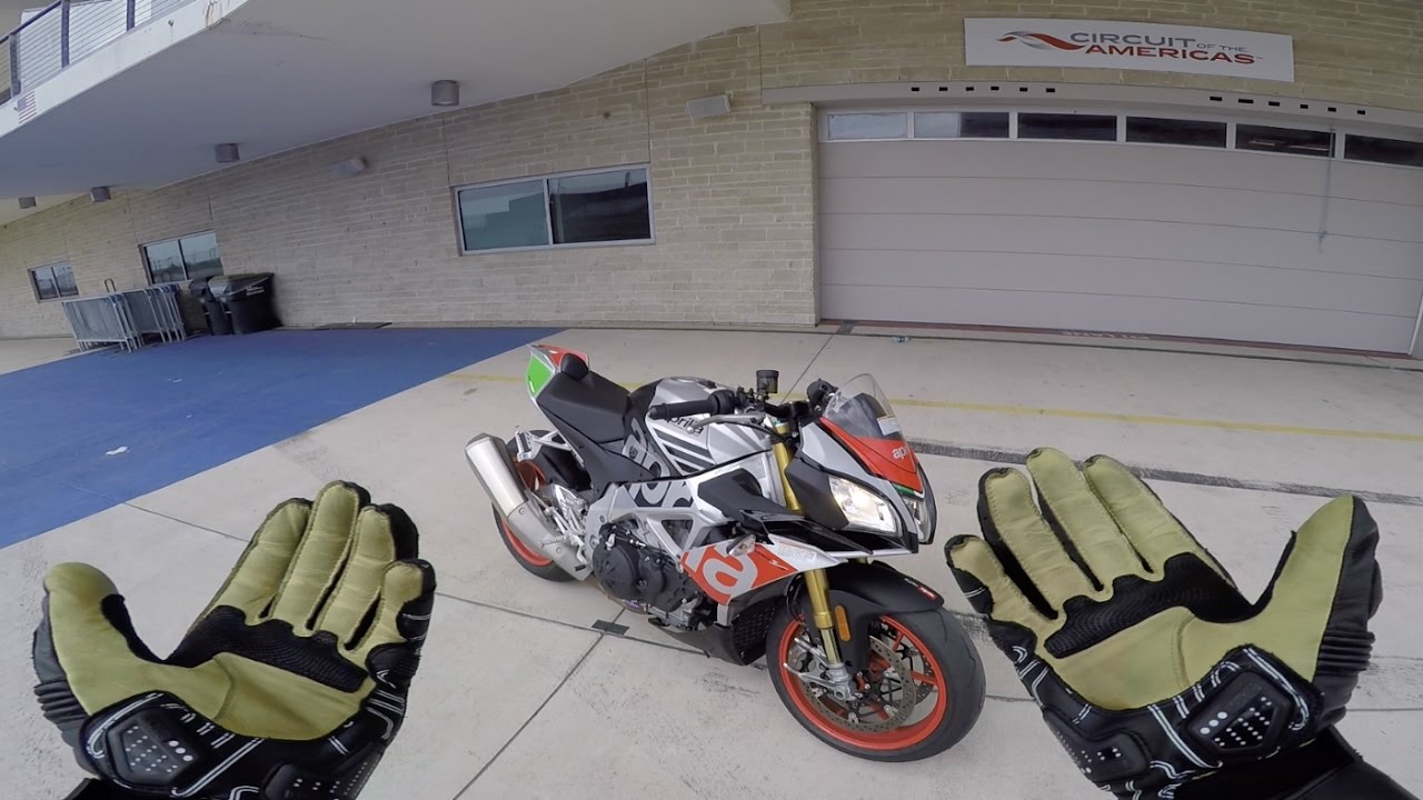 2017 Aprilia Tuono 1100 Review | First Ride