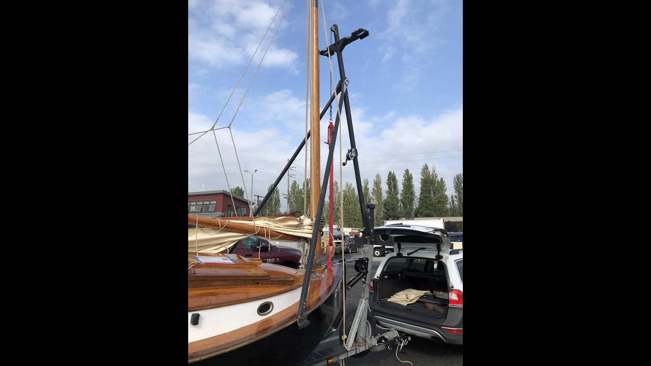 Mast-stepping rig for a small catboat