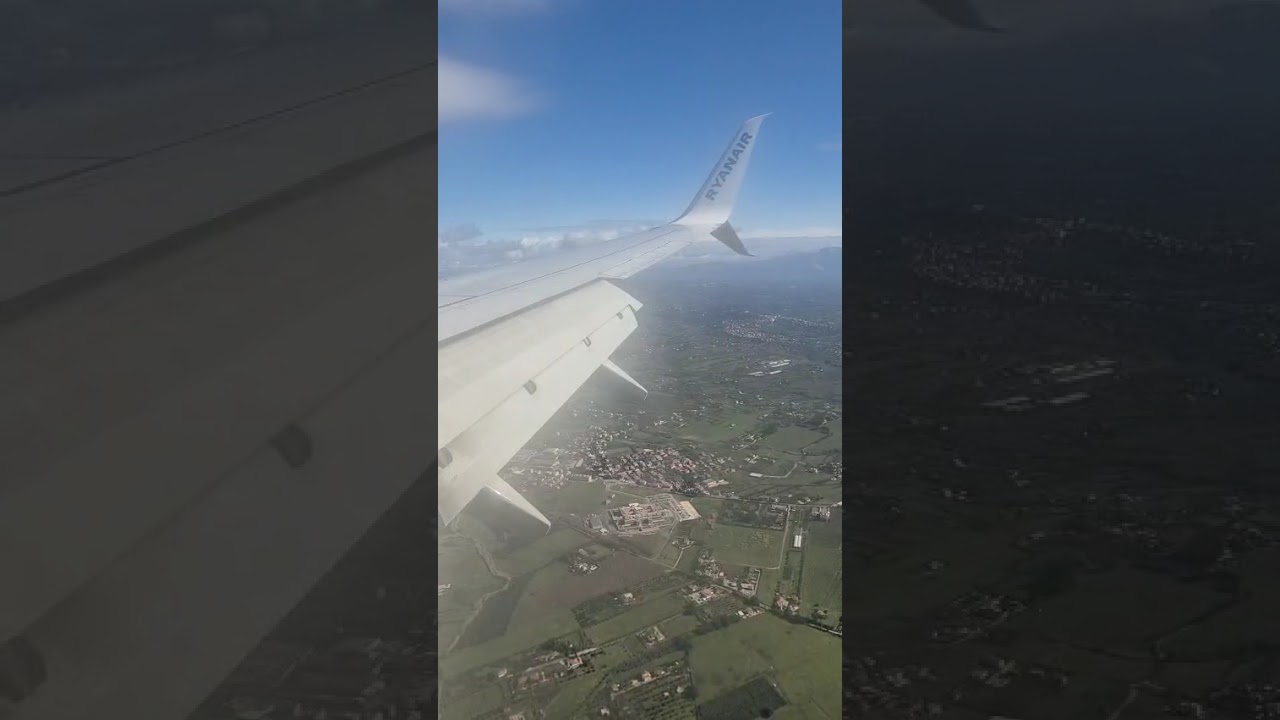 Ryanair plane landing in Italy ( Rome )