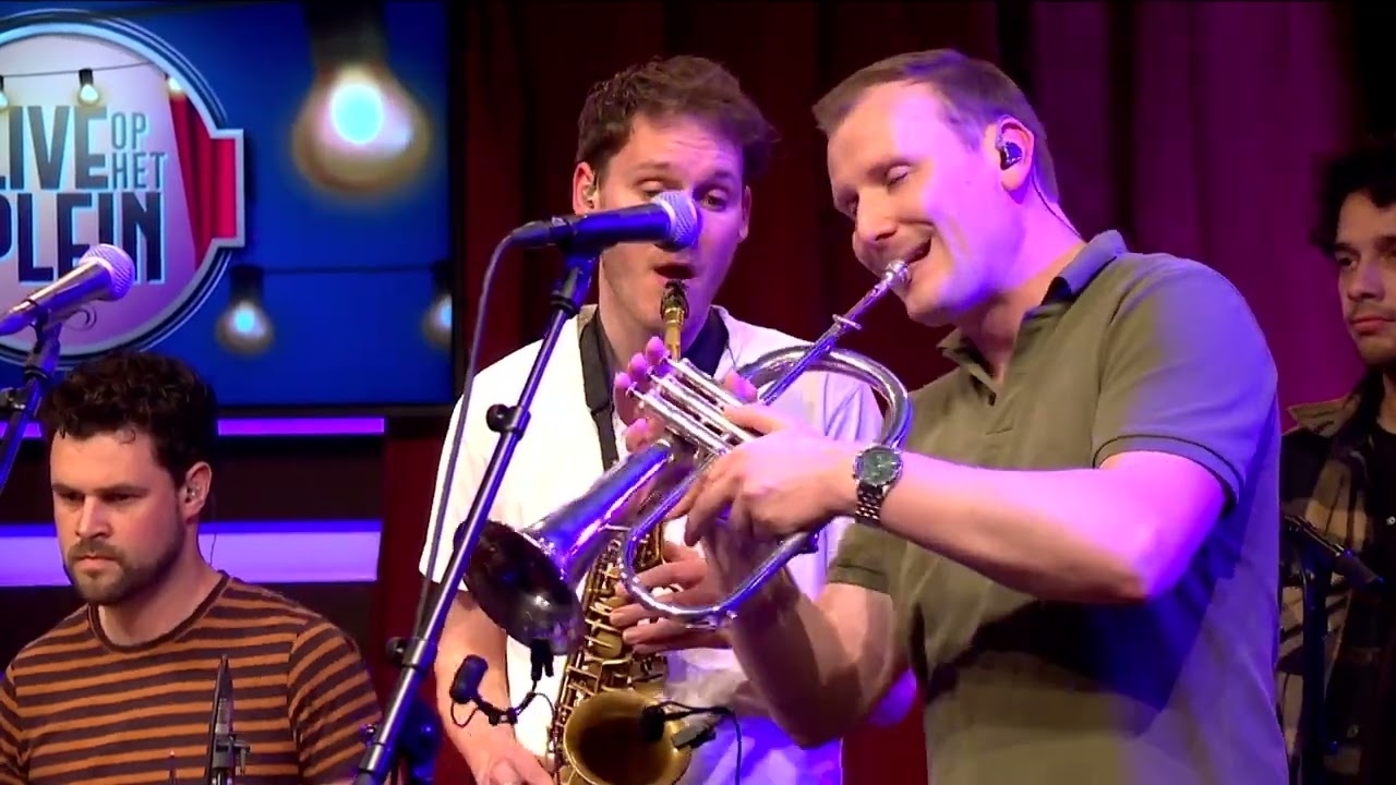 Kwante Hippe - De Waereld Is Moeëj | LIVE OP HET PLEIN