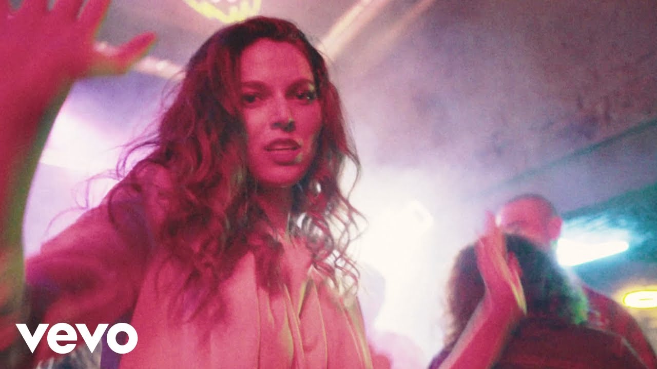 Maena - Nada En Particular (Official Video)