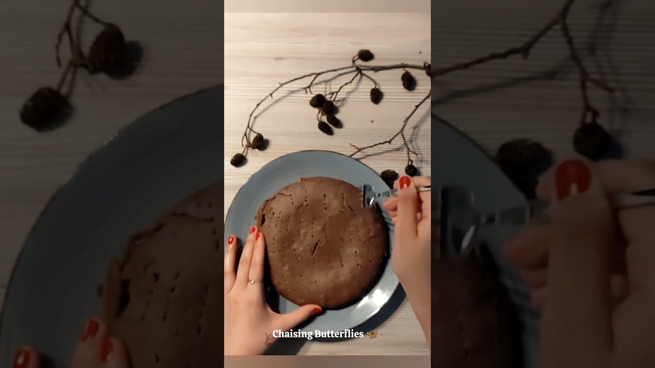 A moist cocoa cake with chocolate sauce sounds absolutely delicious!😍🍫 