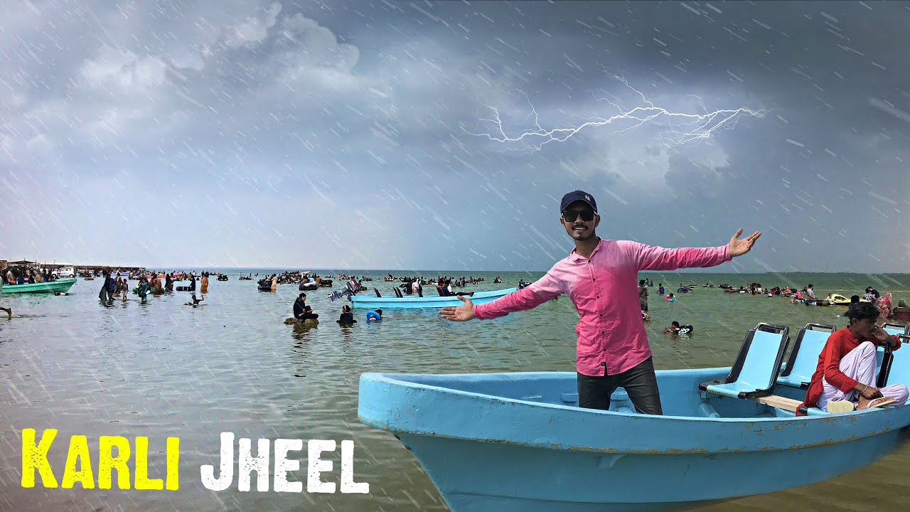 Karli Jheel Per Toofani Baarish⛈☔️ Keenjhar Lake Picnic 2023 | Heavy Rain😍
