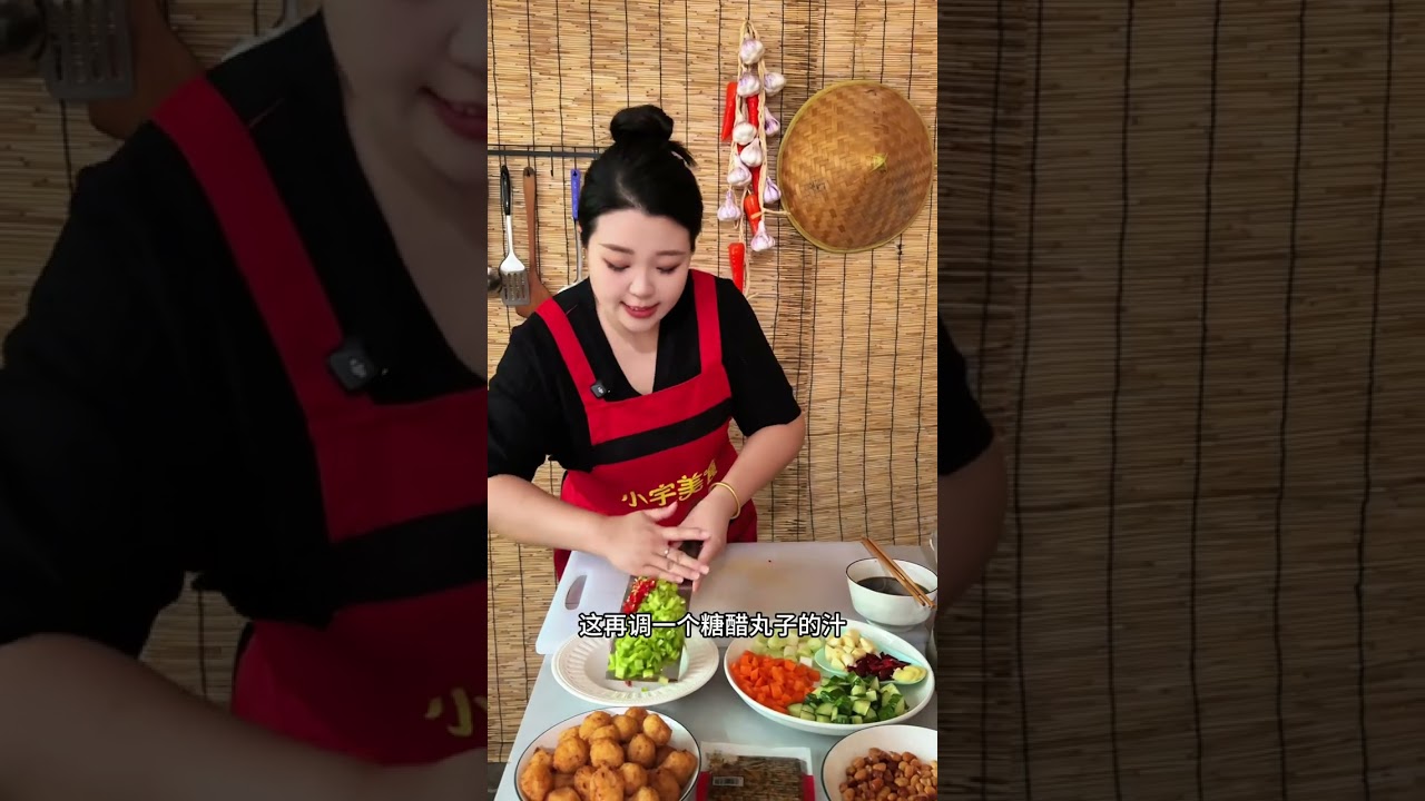 爱就是在一起吃很多很多顿饭，酸甜可口的糖醋丸子，酸甜小微辣的宫保鸡丁，香辣过瘾的外婆菜炒鸡蛋，简直是三倍快乐，都是超级费大米饭的菜，一家人吃的很开心！#我的乡村生活 #在家做美食 #宫保鸡丁 #抖音