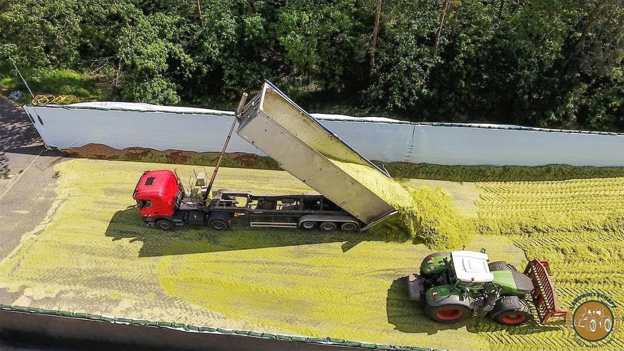 Biggest - Biogasanlage Fendt 1046 Vario I Roggen Silieren-Walzen I /5 Fendt - Scania G 410 LU J&J