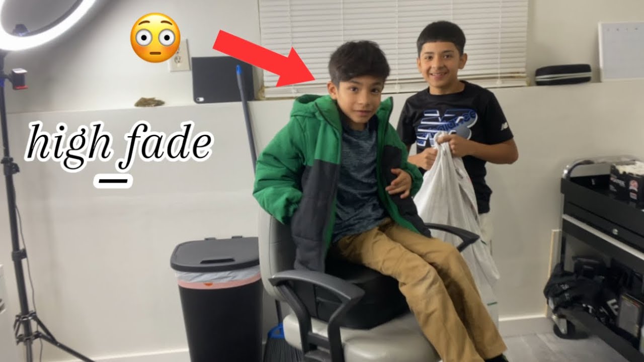 TEACHING BEGINNER 12 YEAR OLD BARBER HOW TO FADE!!#barber