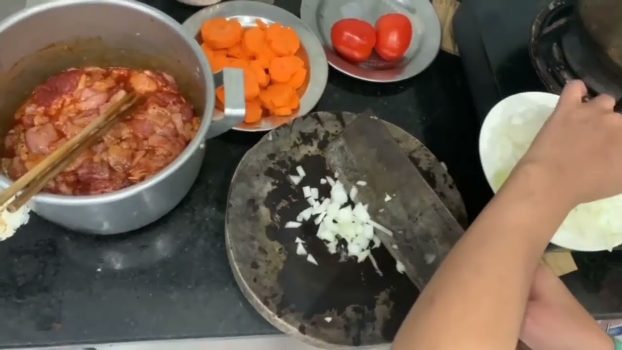 Bò nấu Sốt Vang đơn giản ngon lại nhà.