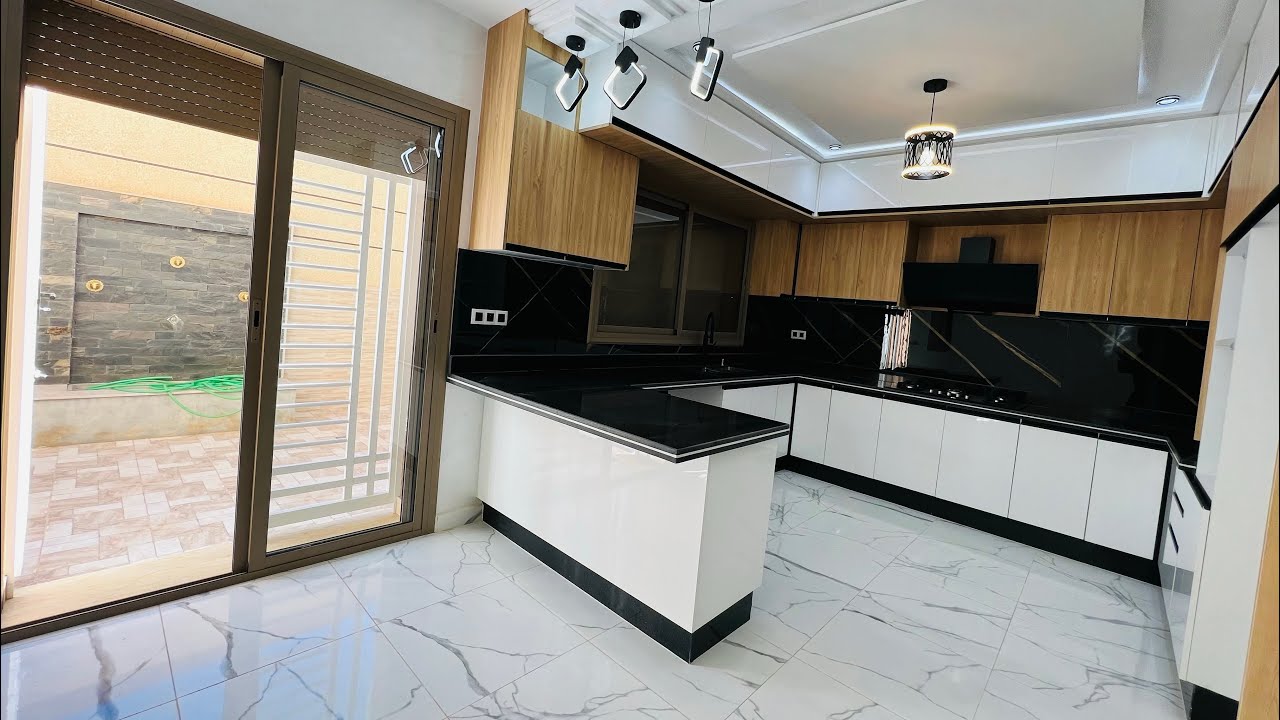 ناس الفيلات مرحبا بكم جبتلكم فيلا روعة❤️ فصالة فينيسيو موقع و ثمنها مناسب 🤩0635141907✌️