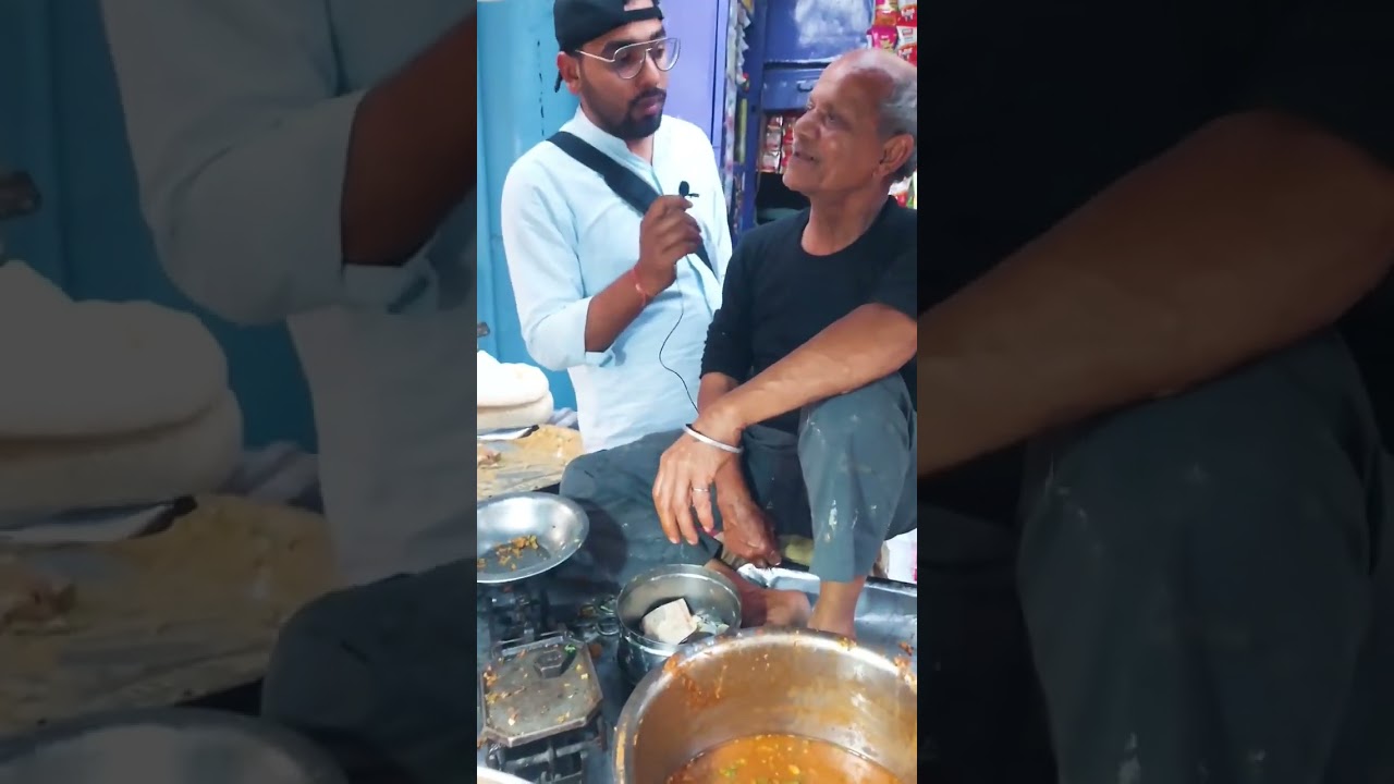 garam tel mein hath se pakode nikalne wala #shorts #trending #viralvideo