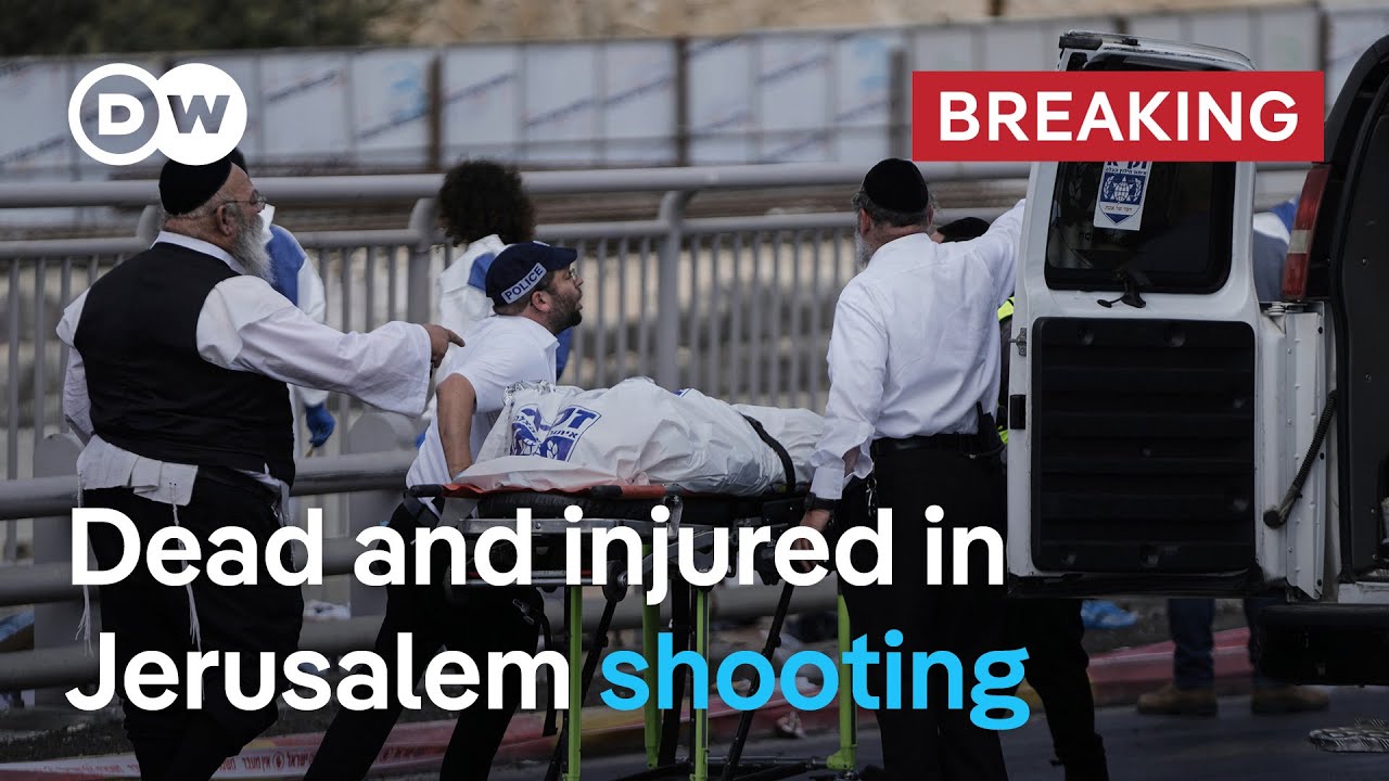 Two gunmen reportedly open fire at a bus stop in Jerusalem before being killed by police | DW News