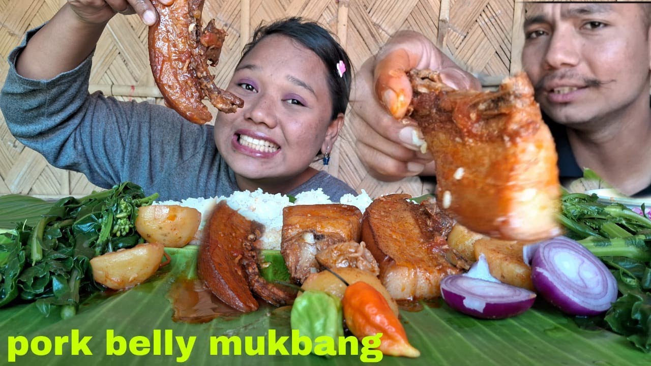 Mukbang ll eating delicious spicy pork belly curry with 2 king chilli n boling @nagavillagefood