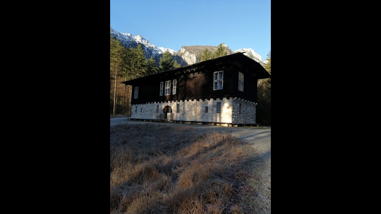 Arhitekturni biser, Plečnikov dvorec in spokojni Spominski park Kamniška Bistrica #mountains