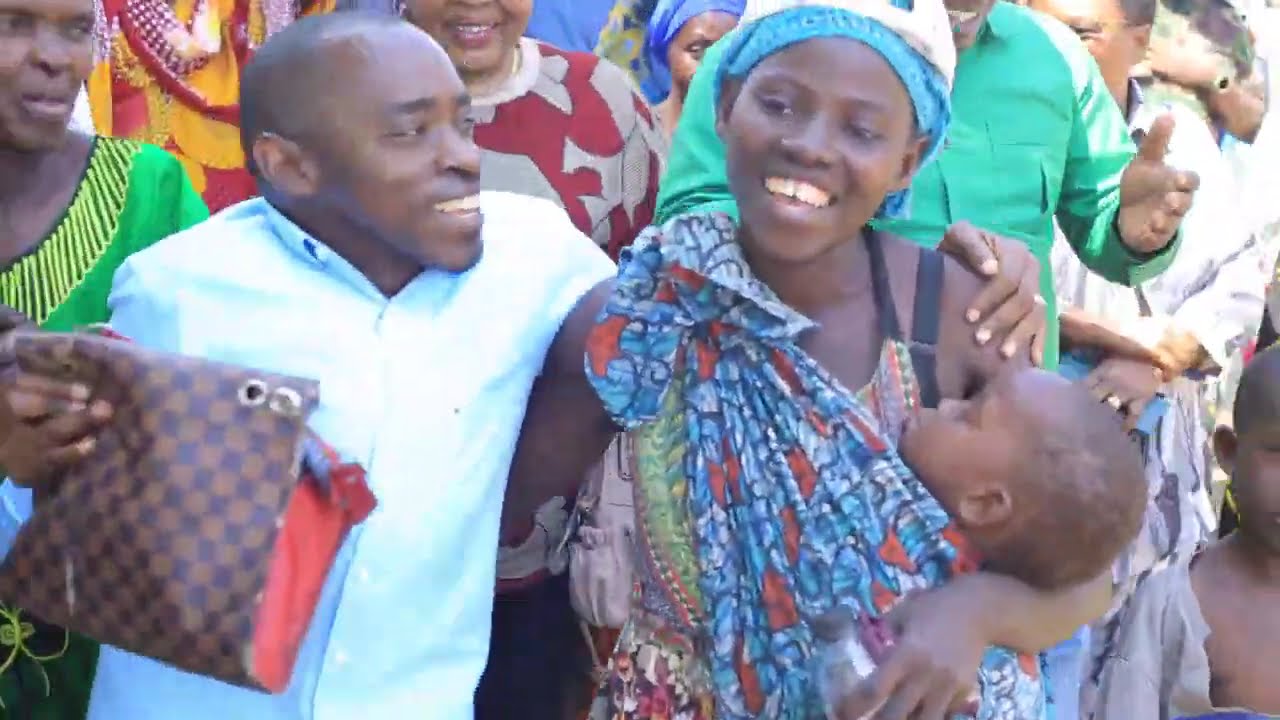 DC MAGOTI AWASHANGAZA WENGI KWA KITENDO HIKI ALICHOKIFANYA KWA MAMA HUYU
