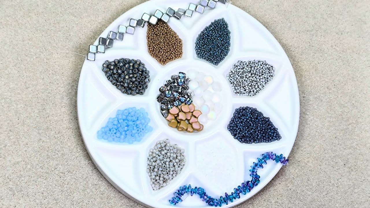 Распаковка коллекций Beads to Live By, подобранных специально для декабря 2025 года.